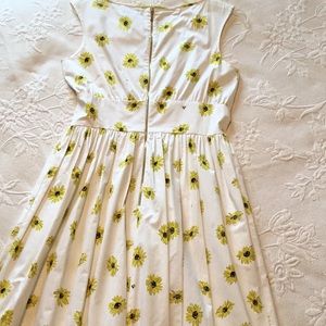 Kate Spade white with yellow daisy design